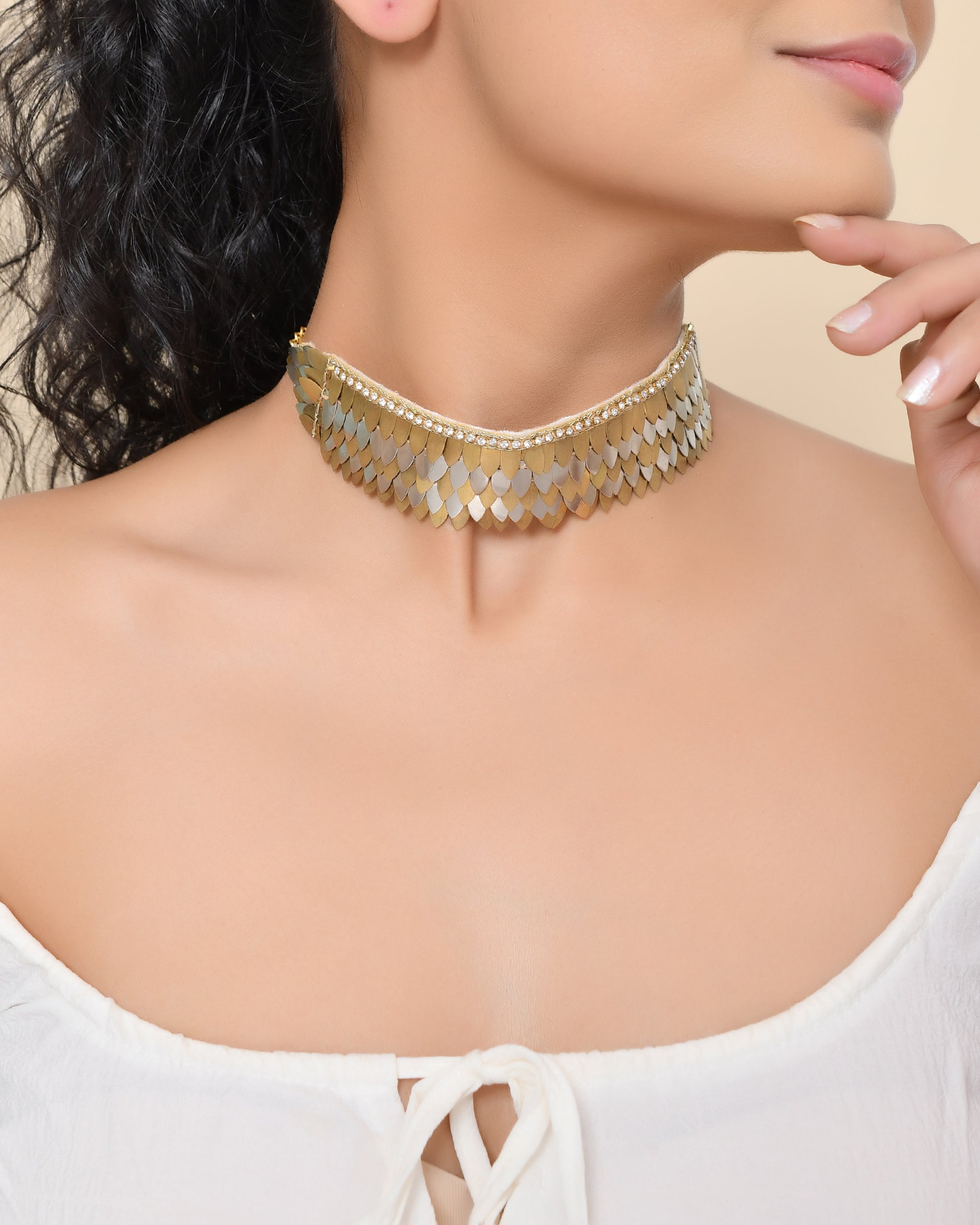 GOLD AND SILVER PETALS CHOKER